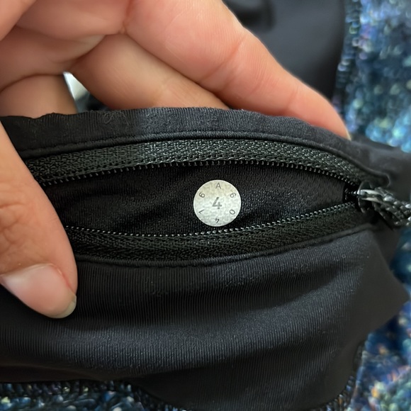 ✨SOLD✨Lululemon Speed Short 4 Way Stretch 2.5 Inseam - Picture 8 of 8